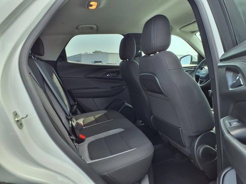 Used 2025 Chevrolet TrailBlazer LT AWD/4WD image 23