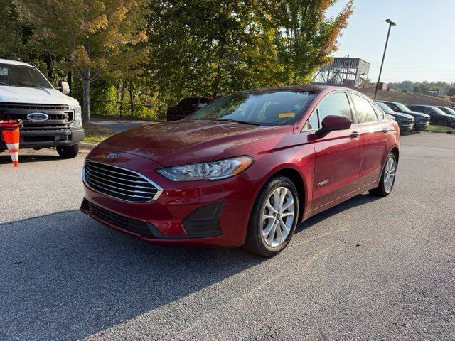 Used 2019 Ford Fusion SE FWD image 1