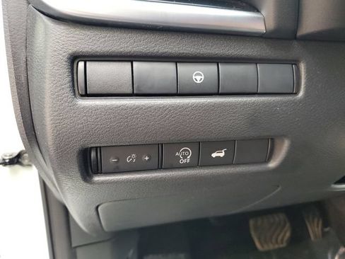 Used 2025 Nissan Rogue SV AWD/4WD image 27