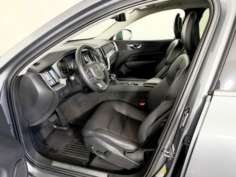 Used 2019 Volvo XC60 T5 Momentum w/ Premium Package AWD/4WD image 33