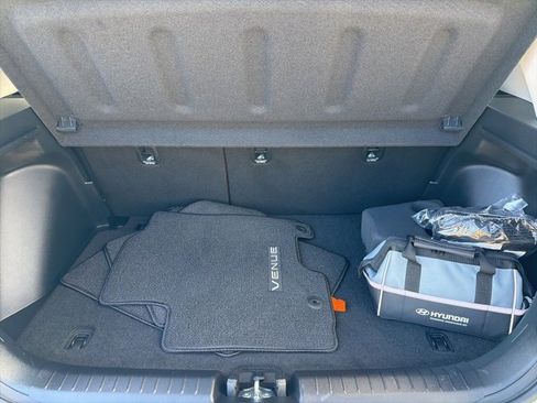 Certified 2025 Hyundai Venue SE image 33