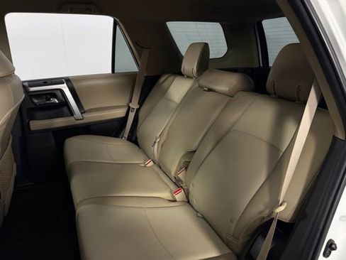 Used 2017 Toyota 4Runner SR5 Premium image 16