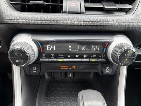 Used 2021 Toyota RAV4 XLE AWD/4WD image 14