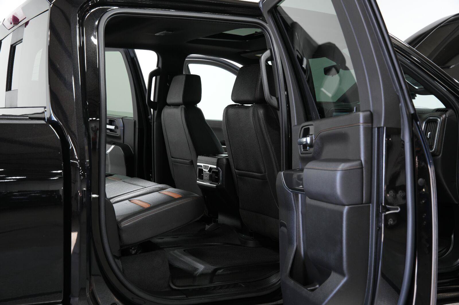 Used 2023 GMC Sierra 3500 AT4 w/ AT4 Premium Plus Package AWD/4WD image 17