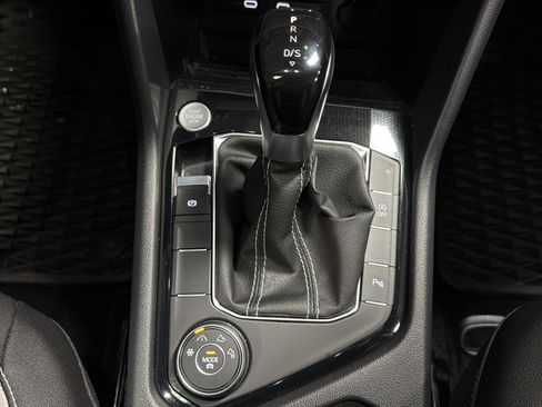 Certified 2025 Volkswagen Taos SEL AWD/4WD image 38