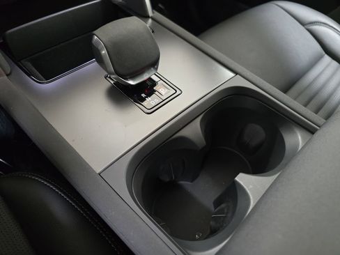 Used 2024 Land Rover Discovery Sport Dynamic SE image 25