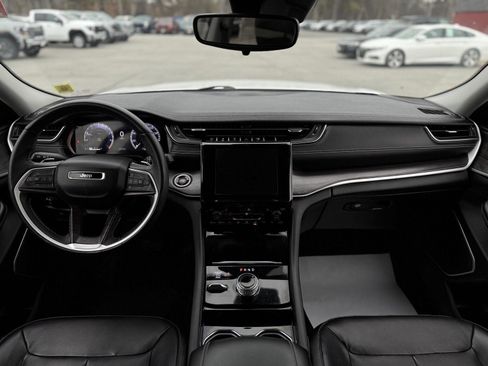 Used 2022 Jeep Grand Cherokee Limited image 23