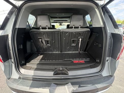 Used 2023 GMC Acadia SLT w/ Preferred Package AWD/4WD image 25