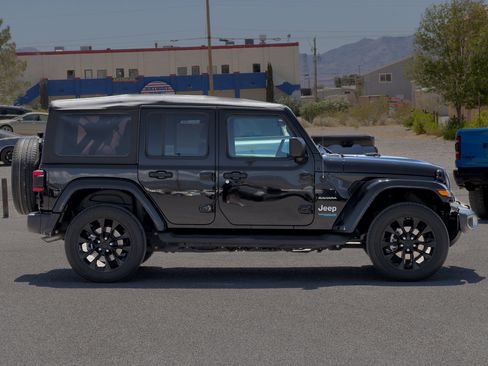 Used 2021 Jeep Wrangler Unlimited Sahara w/ Cold Weather Group AWD/4WD image 6
