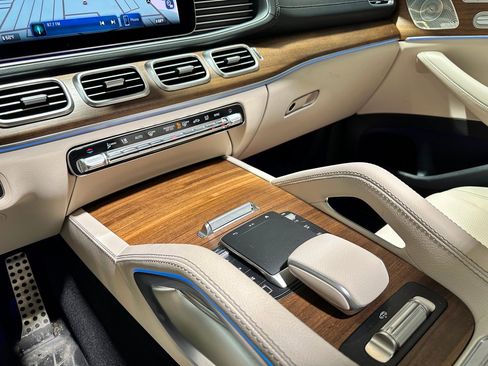 Used 2025 Mercedes-Benz GLS 450 4MATIC image 10