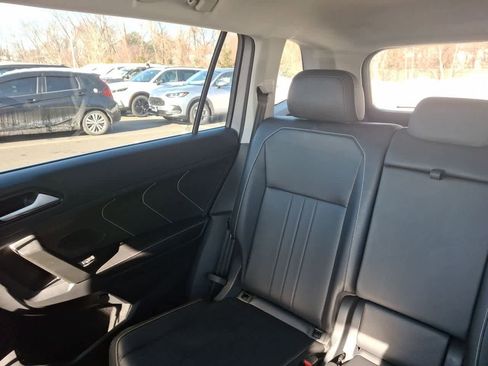 Used 2024 Volkswagen Tiguan SE image 12