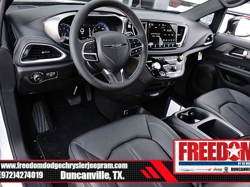 New 2026 Chrysler Pacifica Select image 10