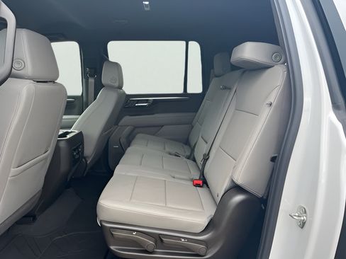 New 2026 Chevrolet Suburban LT w/ LPO, Chrome Package RWD image 32