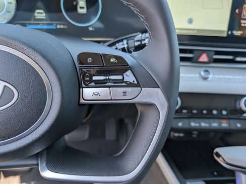 New 2025 Hyundai Elantra Limited image 40