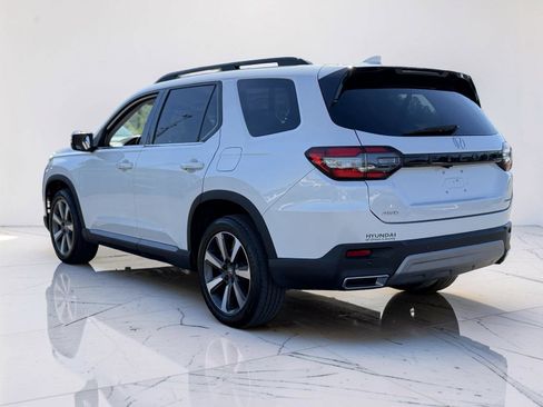 Used 2023 Honda Pilot Touring image 3