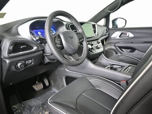 New 2026 Chrysler Pacifica Limited w/ S Appearance Package AWD/4WD image 25
