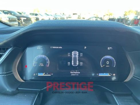 Used 2023 Jeep Grand Cherokee Limited w/ Black Appearance Package image 38