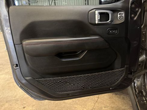Used 2022 Jeep Gladiator Rubicon w/ Cold Weather Group AWD/4WD image 10