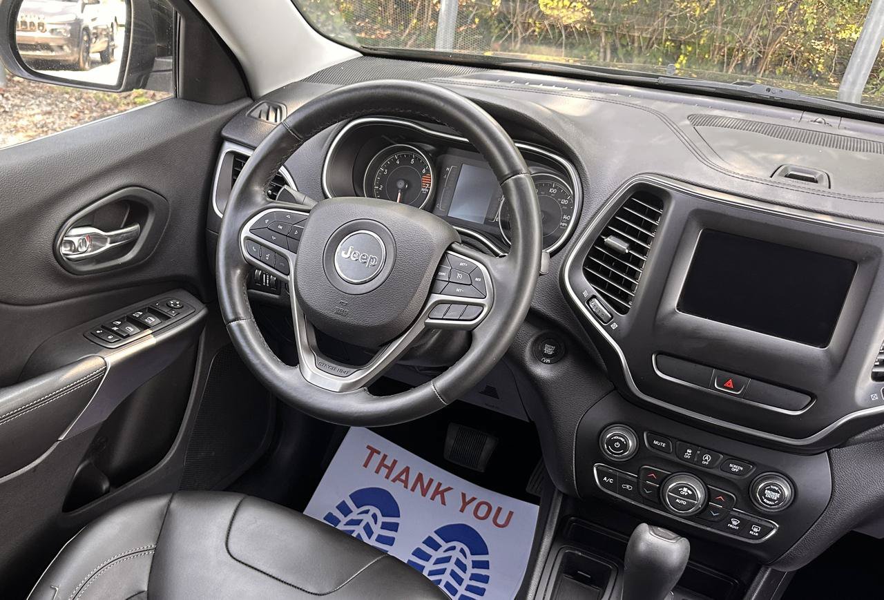 Used 2019 Jeep Cherokee Latitude Plus w/ Comfort/Convenience Group FWD image 13