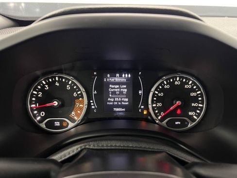 Used 2019 Jeep Renegade Altitude w/ Quick Order Package 2XM FWD image 2