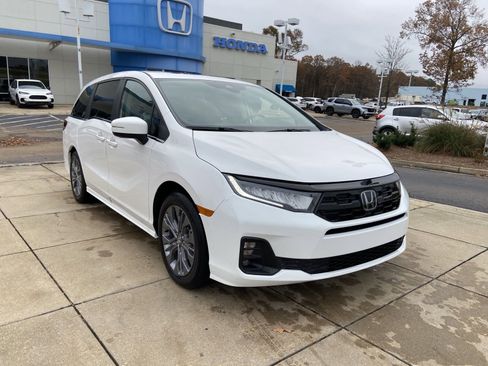 New 2026 Honda Odyssey Touring image 2