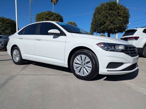 Used 2019 Volkswagen Jetta S image 2