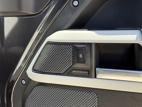 Used 2022 Land Rover Defender 110 X-Dynamic SE AWD/4WD image 25