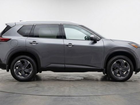 Used 2025 Nissan Rogue SV AWD/4WD image 11