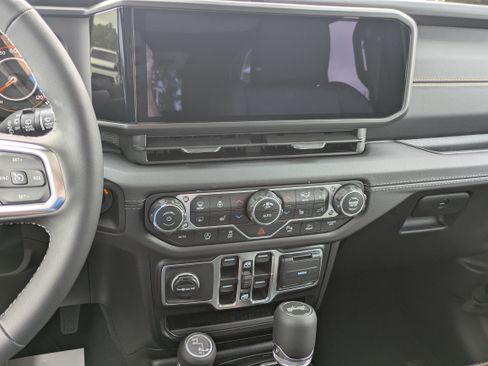 New 2026 Jeep Wrangler Unlimited Sahara AWD/4WD image 16