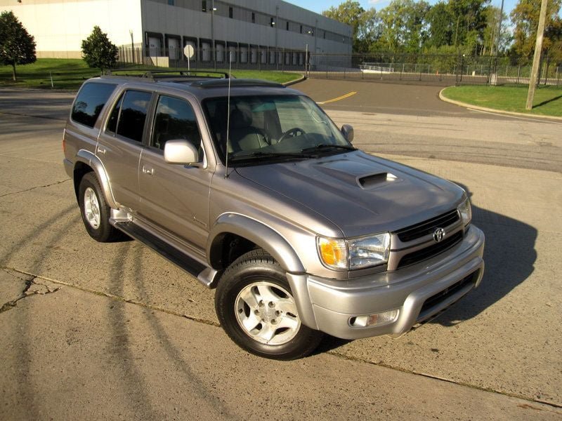 Used 2002 Toyota 4Runner SR5 RWD image 2