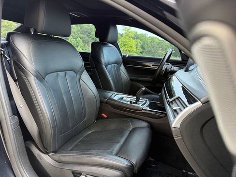Used 2019 BMW 740i w/ Executive Package RWD image 36