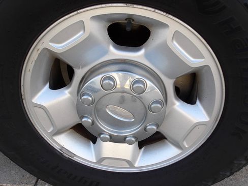 Used 2011 Ford F250 XLT w/ XLT Interior Pkg AWD/4WD image 28