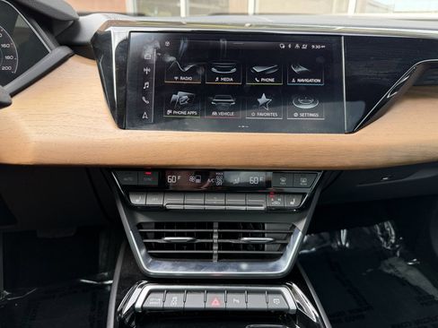 Used 2022 Audi e-tron GT Premium Plus image 23