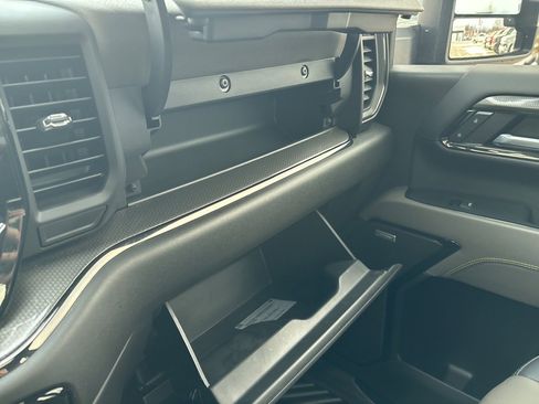 Used 2024 Chevrolet Silverado 2500 ZR2 w/ Technology Package image 35