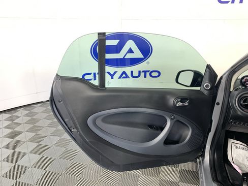 Used 2016 smart fortwo Prime RWD image 13