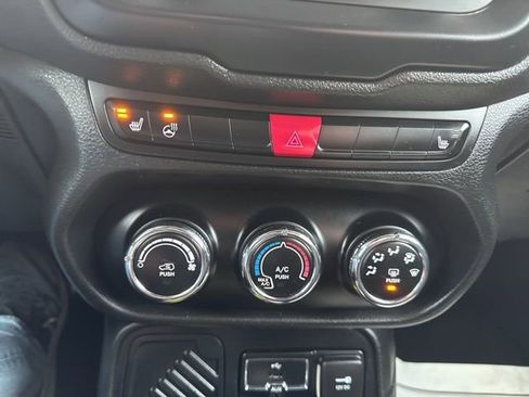 Used 2016 Jeep Renegade Latitude w/ Safety & Security Group image 18