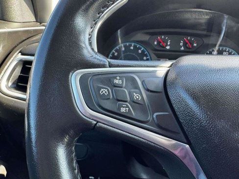 Used 2018 Chevrolet Equinox LT FWD image 29