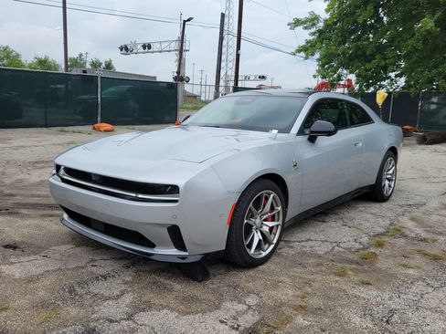 Used 2024 Dodge Charger Daytona Scat Pack w/ Plus Group AWD/4WD image 2