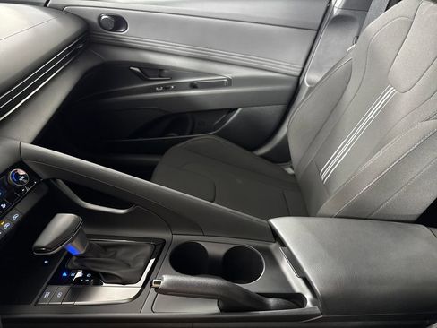 Used 2025 Hyundai Elantra Sport FWD image 24