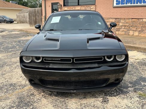 Used 2019 Dodge Challenger SXT RWD image 4