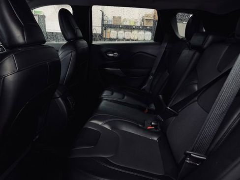 Used 2022 Jeep Cherokee Limited image 23