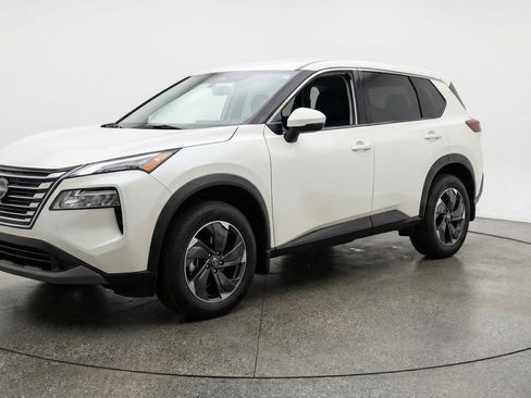 Used 2025 Nissan Rogue SV image 3
