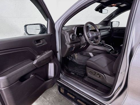 Used 2023 Chevrolet Colorado Trail Boss w/ Technology Package AWD/4WD image 3