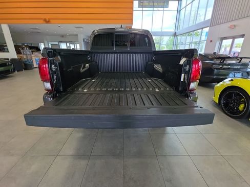 Used 2020 Toyota Tacoma SR AWD/4WD image 11