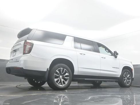 Used 2023 Chevrolet Suburban LT w/ LT Signature Plus Package AWD/4WD image 32