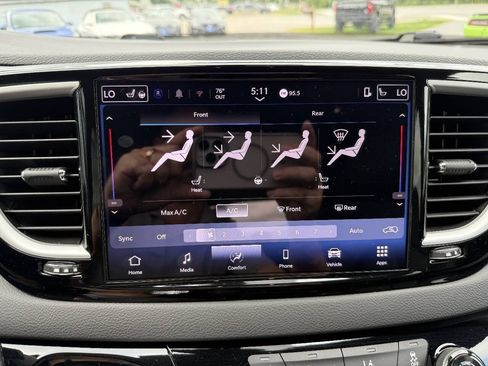 Used 2025 Chrysler Pacifica Select FWD image 26