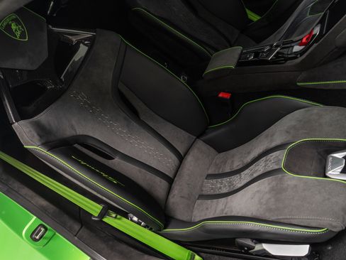 Used 2024 Lamborghini Huracan Sterrato image 26