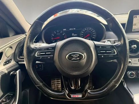 Used 2018 Kia Stinger GT2 AWD/4WD image 16