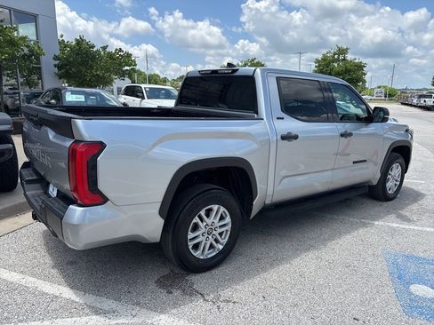 Used 2022 Toyota Tundra SR5 w/ SR5 Convenience Package AWD/4WD image 28
