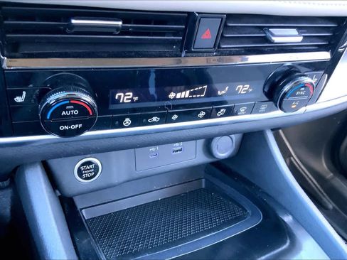 Used 2021 Nissan Rogue SV w/ Premium Package image 29